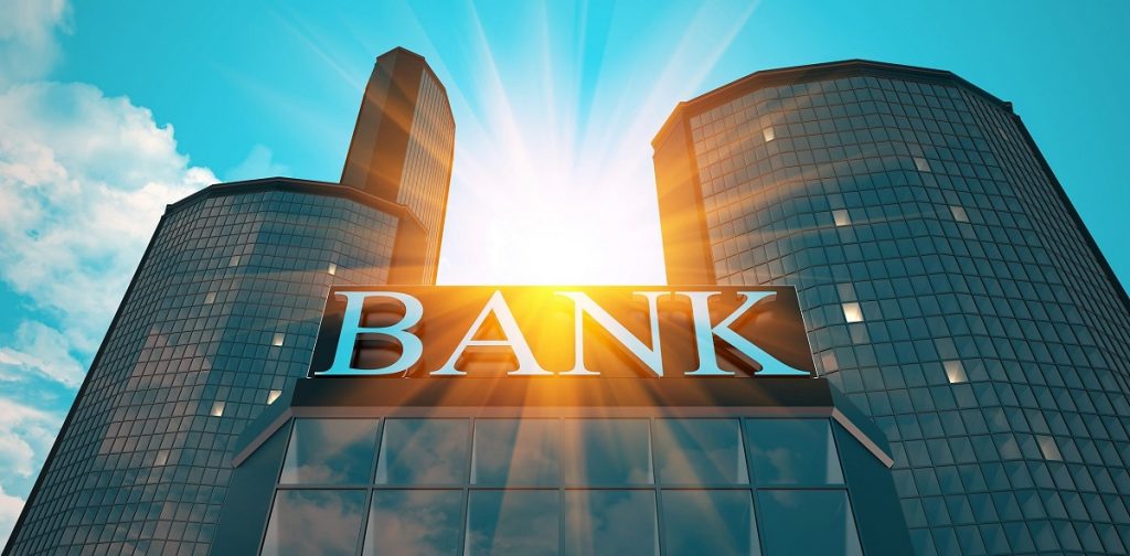 حقانی نسب: چرا بر اجرای روش غلط بانکداری اصرار دارید