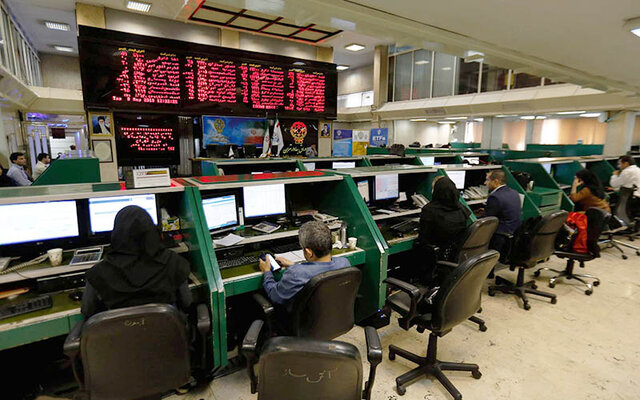 گزارش بازار بورس امروز/ رنگ قرمز شاخص ها (دوشنبه 18 بهمن)