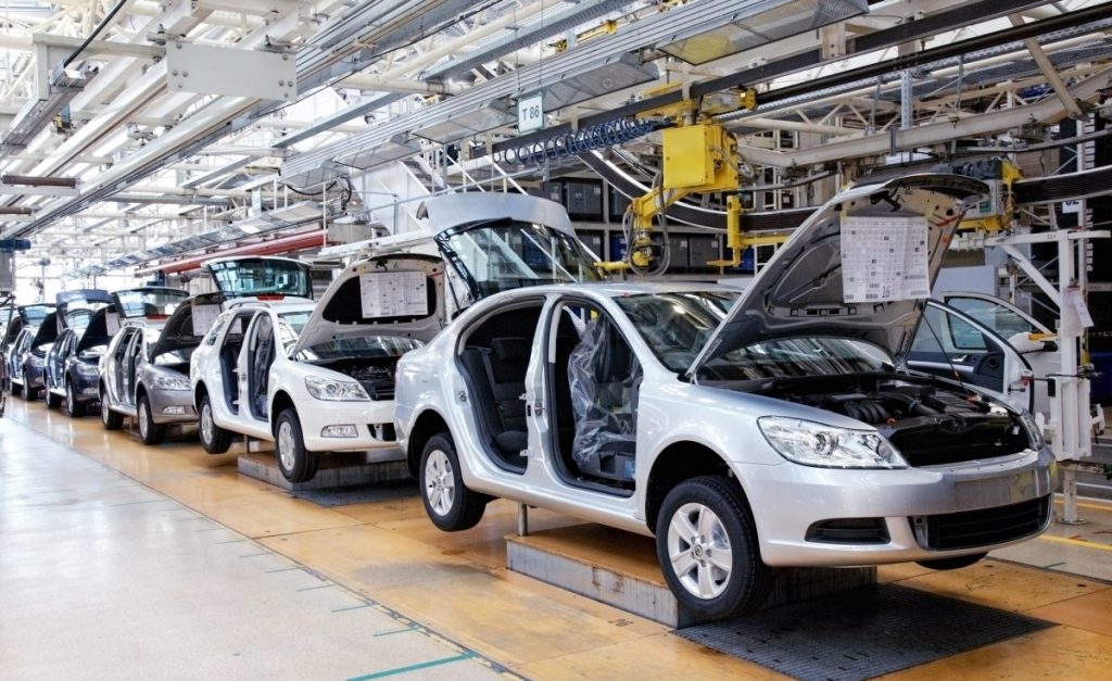 مومنی: ایران به اندازه 10 کشور واحد تولید خودرو دارد!! چپاول به نام تولید