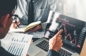 پیش بینی 10 کارشناس از وضعیت بورس سال 1402/ روند صعودی بورس در سال جدید؟