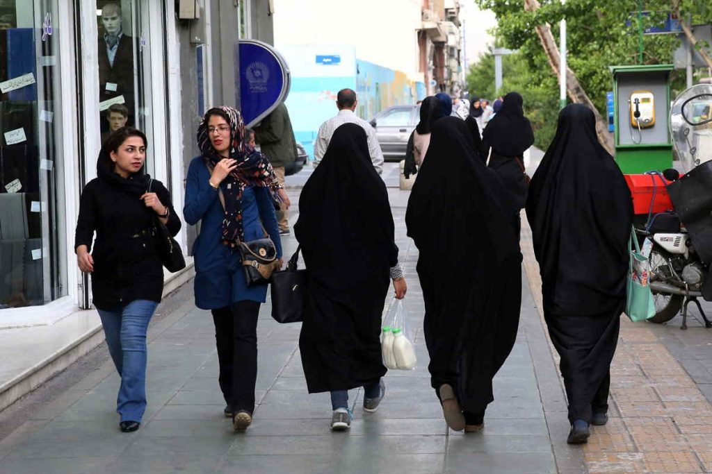 قانون جدید کاهش سن بازنشستگی مادران شاغل