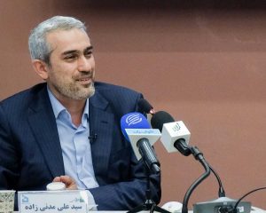 وزیر اقتصاد آینده بورس روشن است
