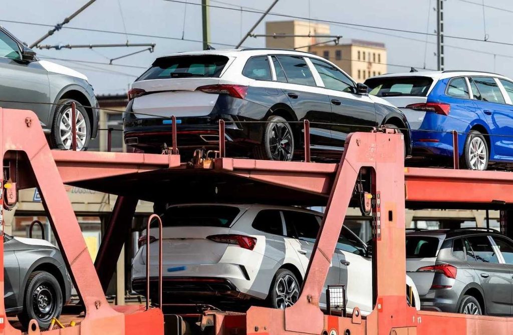 رفع محدودیت واردات خودروهای بالای ۲۵۰۰ سی سی