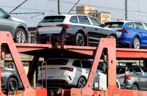 رفع محدودیت واردات خودروهای بالای ۲۵۰۰ سی سی