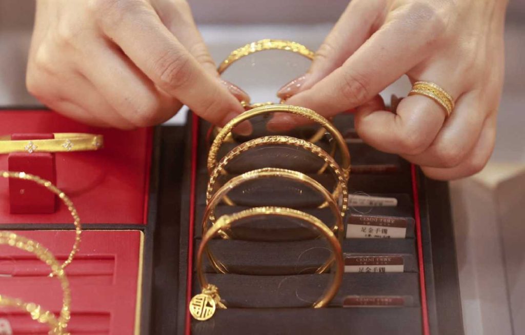 چرا طلا و سکه امروز ارزان شد؟